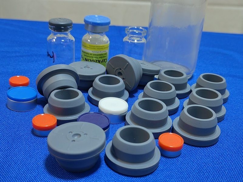 28mm 32mm Ethylene oxide tiêu thụ y tế khử trùng Bromo Butyl cao su nút cho bình tiêm thủy tinh
